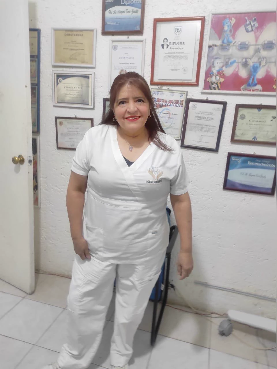 Dra. María Margarita Torres González en su consultorio de Dental Anfradent